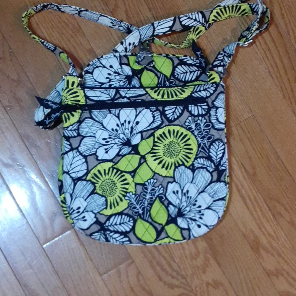 Vera Bradley Hipster....Excellent condition SOLD - Picture 2 of 7